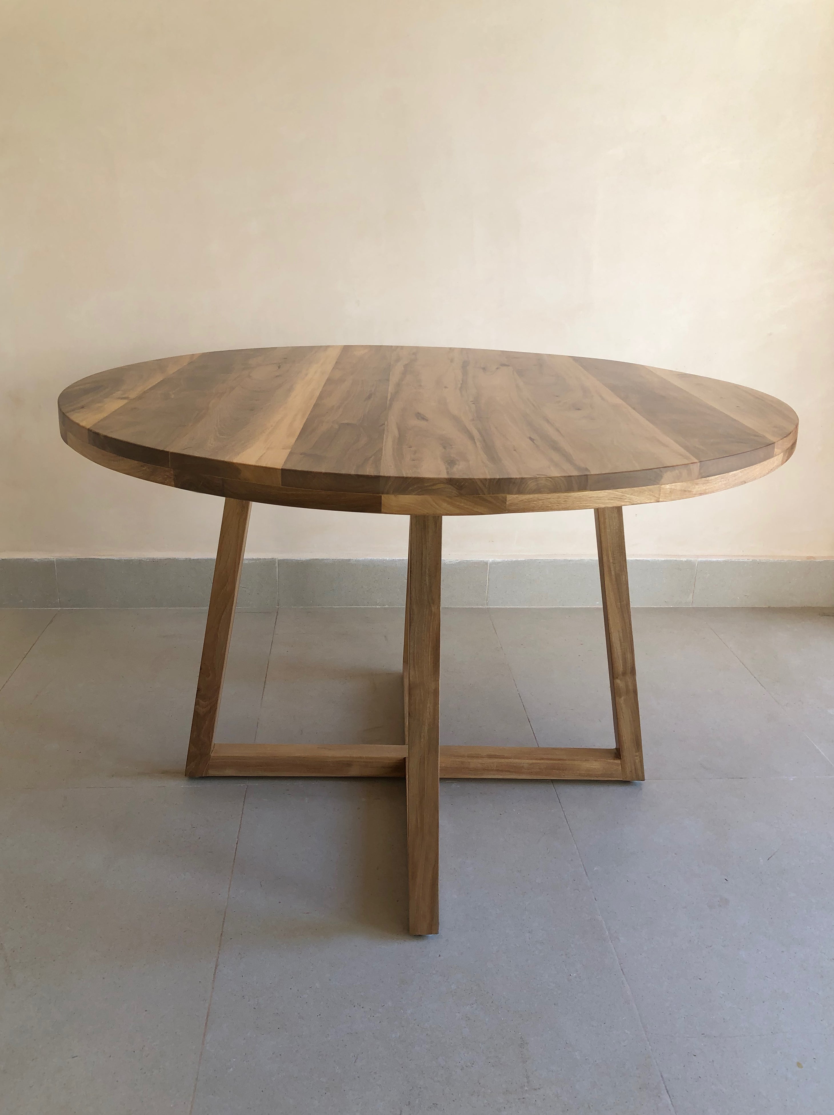 MESA LUNARIA · LUNARIA DINING TABLE