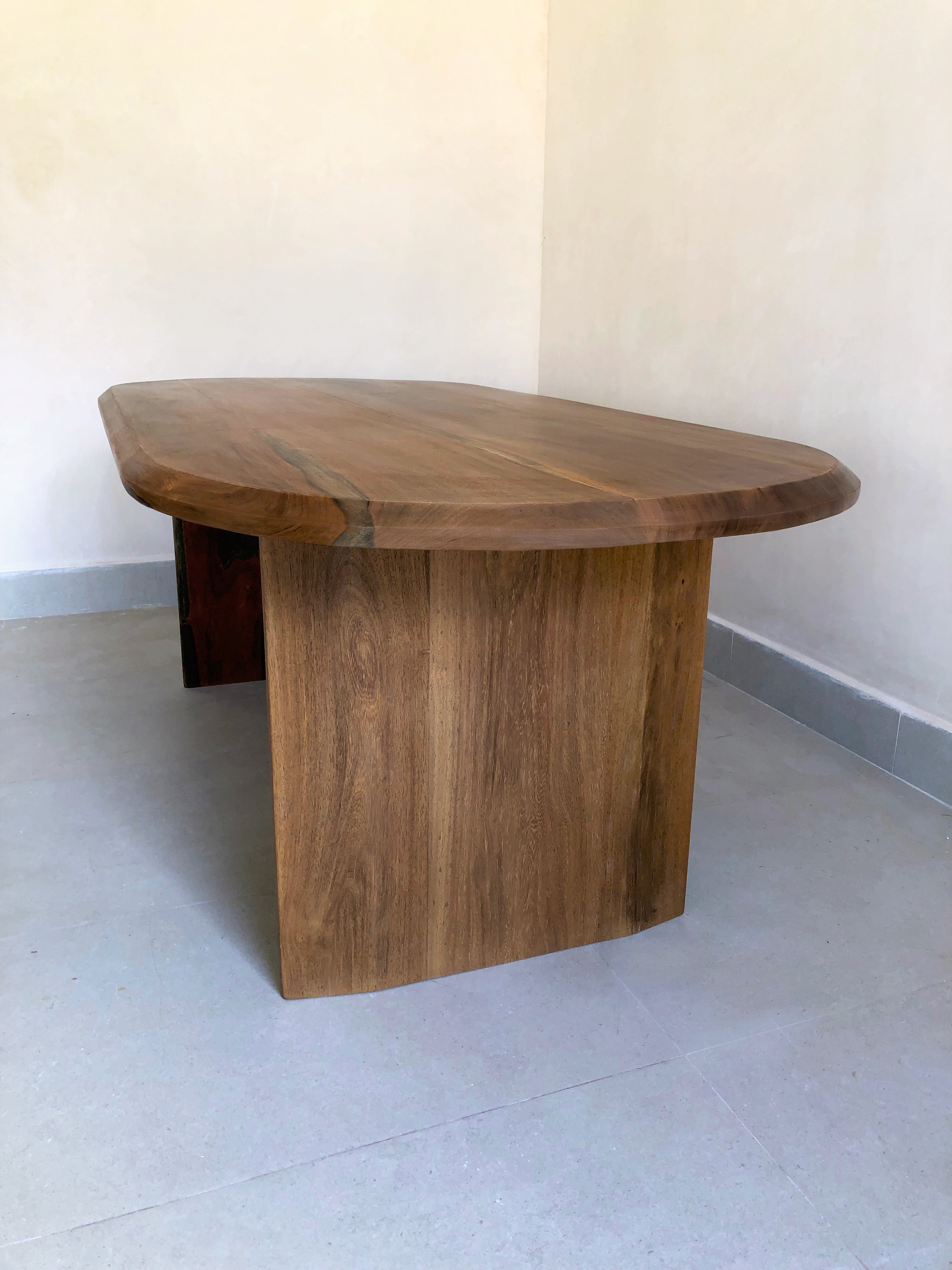 MESA ARANDA · ARANDA DINING TABLE