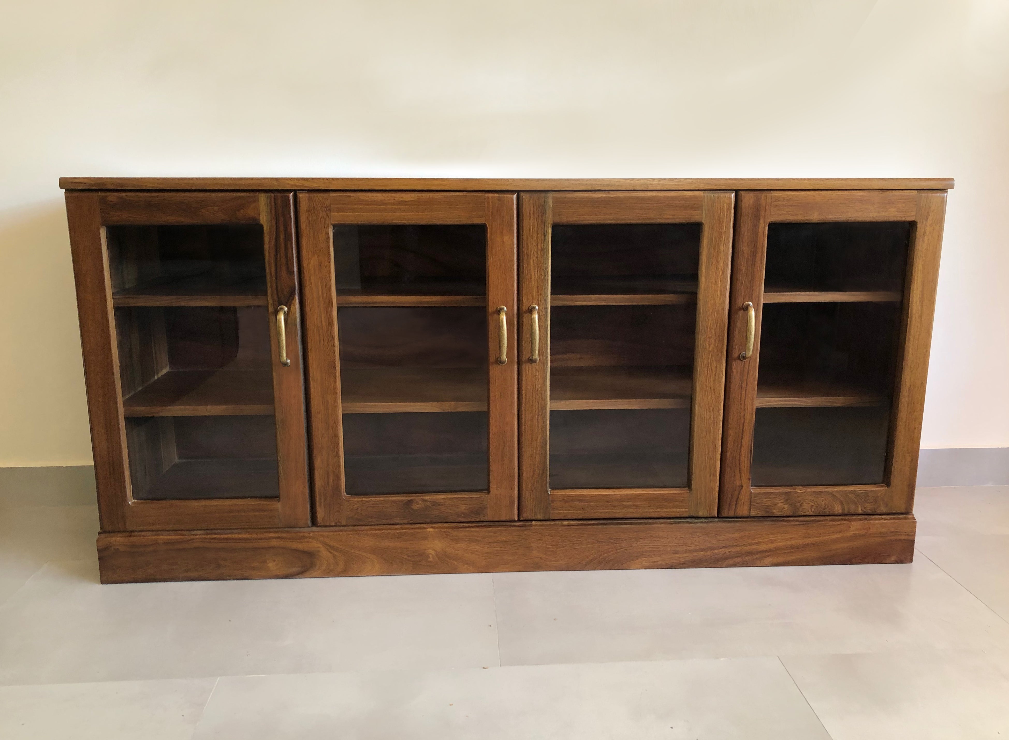 CREDENZA ATEMPORAL · TIMELESS